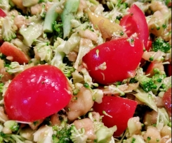 Brokkoli-Salat mit Tomaten