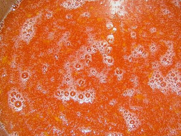 Pfirsichmarmelade mit Pfirsichlikör