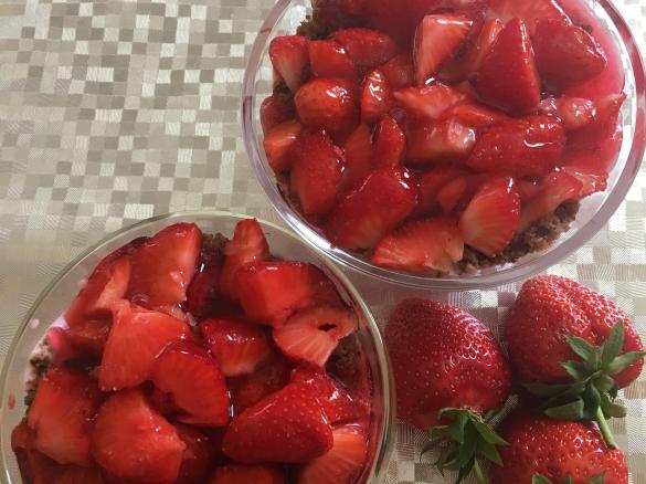 Erdbeer-Reste-Dessert