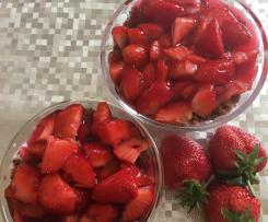 Erdbeer-Reste-Dessert