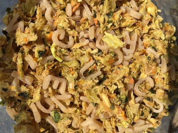 Gemüsebrühe mit Nudeln 