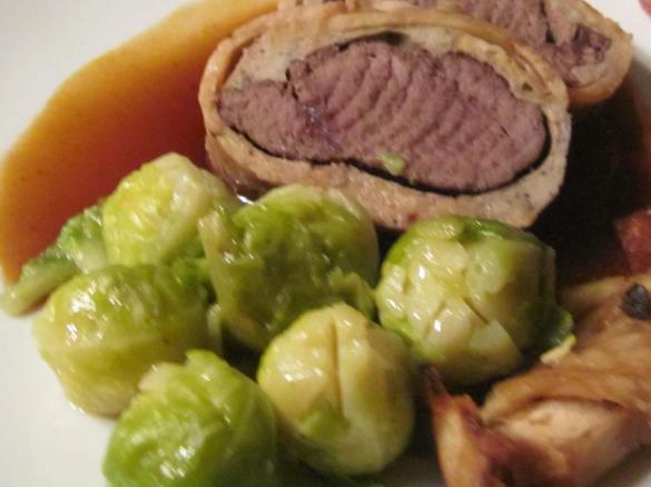 Rehrücken im Brezenteigmantel