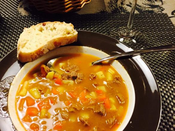 Variation von Gulaschsuppe à la Susi