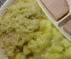 Ananas-Sauerkraut mit Kartoffeln und Kassler oder Bratwurst
