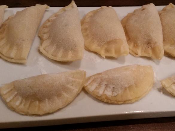 Ravioli gefüllt mit Süßkartoffel und Ricotta an Kürbiskernsplitter mit brauner Butter