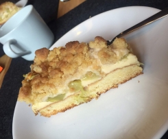Rhabarberkuchen mit Vanillecreme und Streusel