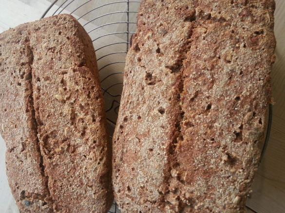 Vollkornbrot mit Sauerteig