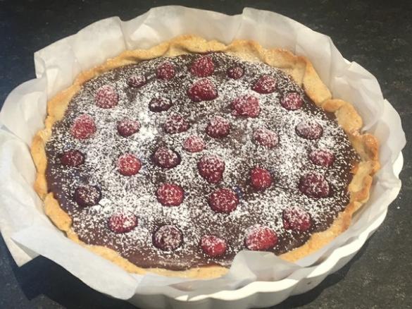 Himbeertarte mit Schokoladenfüllung