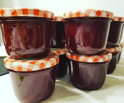 Glüh-Kirsch-Marmelade - ein perfektes Weihnachtsgeschenk