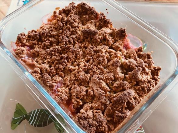 Rhabarber Crumble mit Dinkelvollkorn