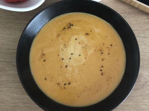 Rote-Linsensuppe mit Ingwer und Kokosmilch