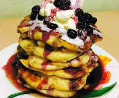 Amerikanische  Pancakes mit Blaubeeren