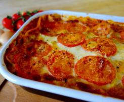 Lasagne Bolognese mit Tomaten und Mozzarella