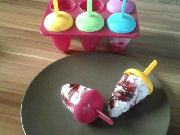 Cheesecake-Eis mit Keksen