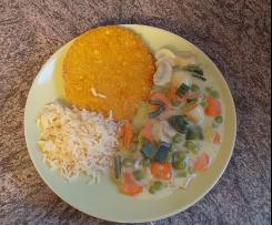 Sojaschnitzel mit Reis und Gemüsefrikassee
