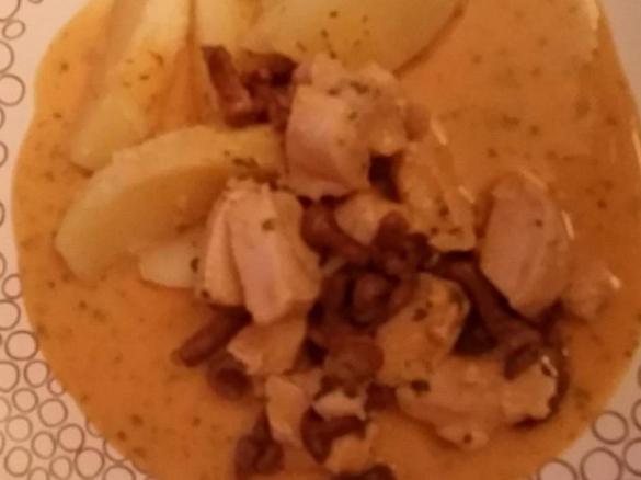 Hähnchengulasch mit Pfifferlingen und Kartoffeln