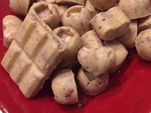 Erdbeer-Crisp-Pralinen