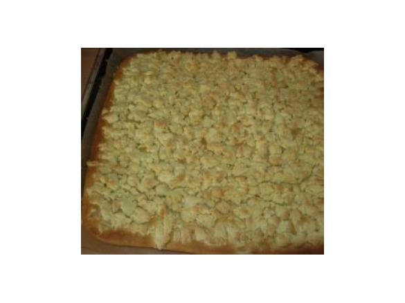 Streuselkuchen mit Hefeteig