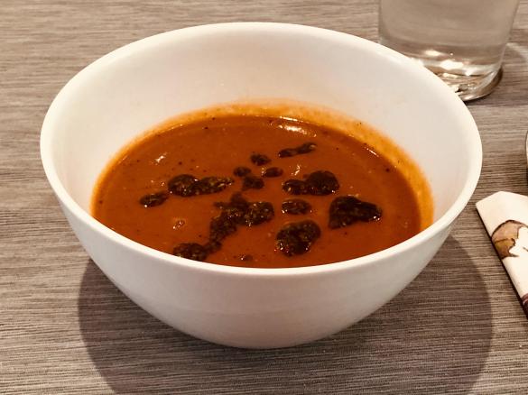 Orientalische Linsensupe mit Zitrone