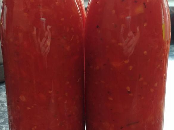 Tomatensoße eingekocht