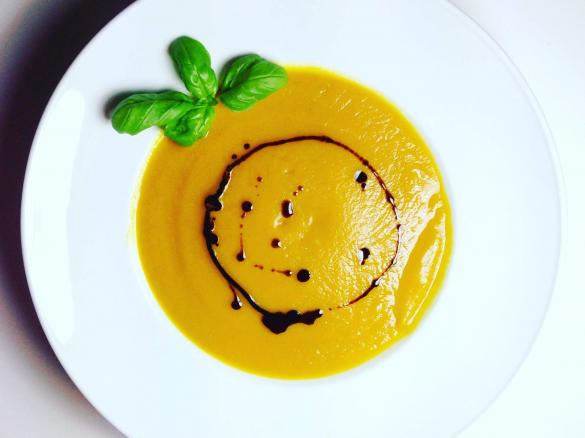 Kürbissuppe mit Birne und Möhre - fruchtig frisch