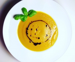 Kürbissuppe mit Birne und Möhre - fruchtig frisch