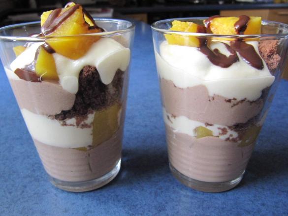 Schoko-Vanille-Traum mit Obst