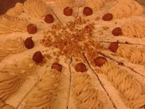 Schokoladen Nuß Sahne Torte 