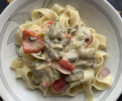 Paprika Champignonsoße zu Bandnudeln