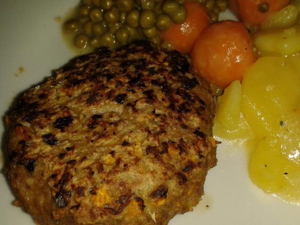 Leckere Frikadellen / Fleischküchle mit Karotten