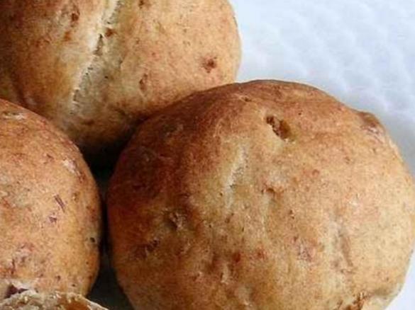 Brötchen mit Schinken und Zwiebeln