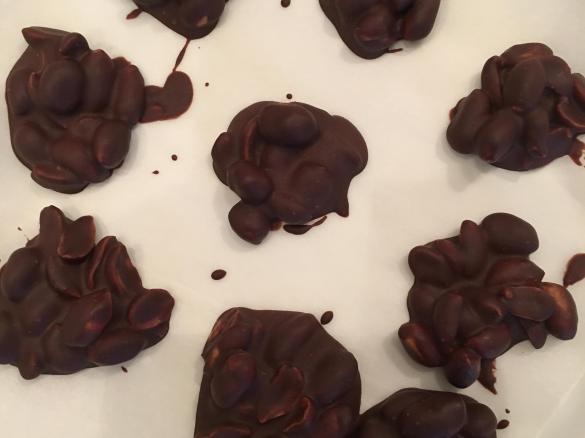 Low Carb-Erdnussberge