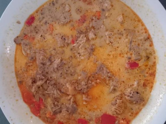 Putengulaschsuppe in Champignonrahmsoße 