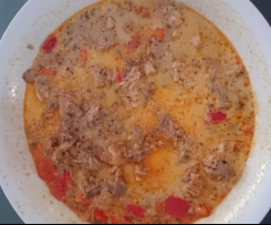 Putengulaschsuppe in Champignonrahmsoße 