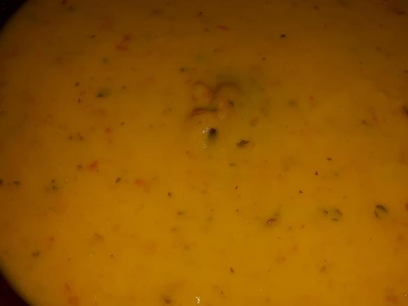 Kürbiscremesuppe mit Erdnüssen