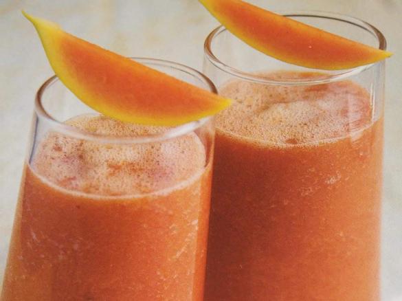 Blutorangen-Papaya-Drink