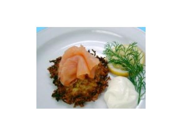 Reibekuchen mit Lachs und Sahnemerrettich 