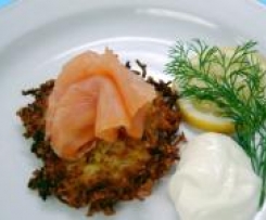 Reibekuchen mit Lachs und Sahnemerrettich 
