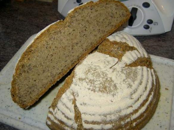 Sauerteig-Körner-Saaten-Brot