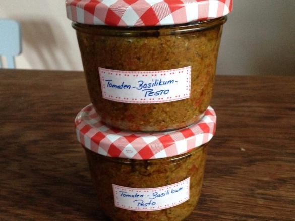 Tomaten-Basilikum-Pesto