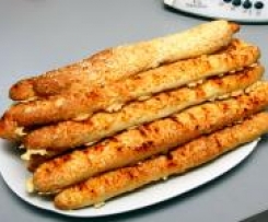 Variation von feine Käsestangen als kleine Dinkelbrötchen mit Sämereien