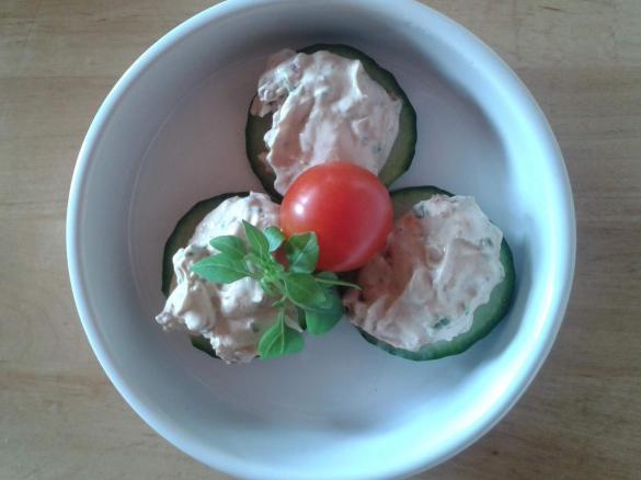 Ziegenfrischkäse-Dip mediterran