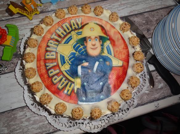 Giotto-Torte mit Schokoladenbiskuit und hartem Tortenboden