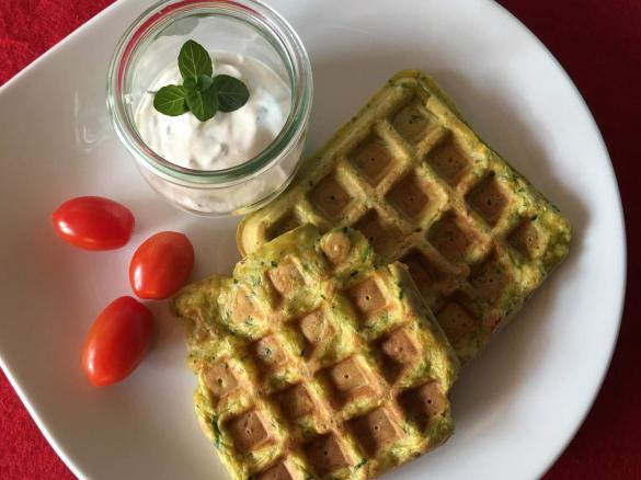 Herzhafte Waffeln aus Möhre, Kartoffel und Lauchzwiebel