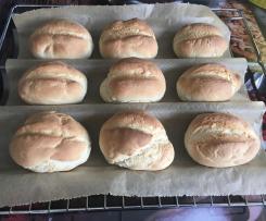 Knusprige Frühstücks-Brötchen (mit Trockenhefe)