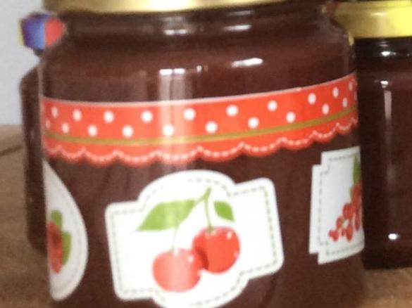 Variation von Erdbeermarmelade mit Schokolade und Chili