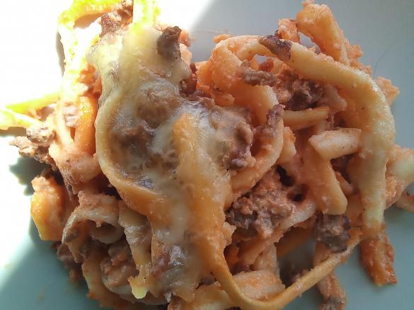 Überbackene Käse Spätzle mit Hackfleisch