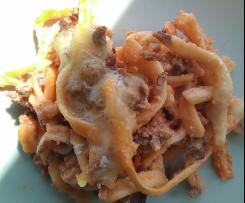 Überbackene Käse Spätzle mit Hackfleisch