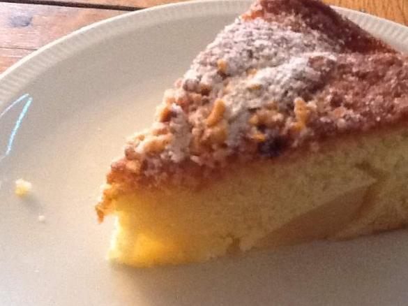 Variation von Eierlikör-Rührkuchen mit Birnen 