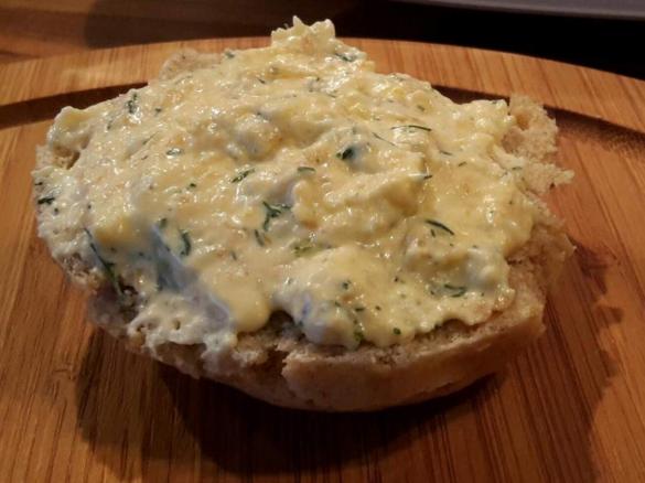 Lachs-Frischkäse-Aufstrich mit Ei